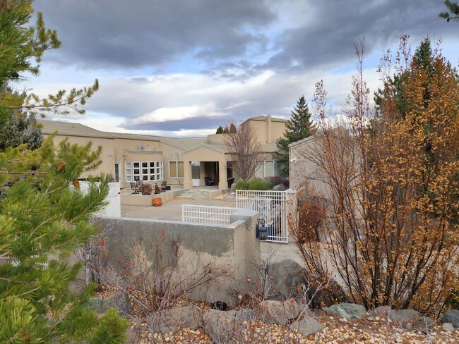 Building Photo - Large Beautiful Home on the Westside of Reno