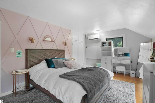 Building Photo - 7320 Peninsula Dr