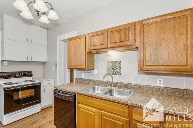 Building Photo - 130 S Charles St