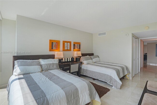 Building Photo - 2101 Brickell Ave