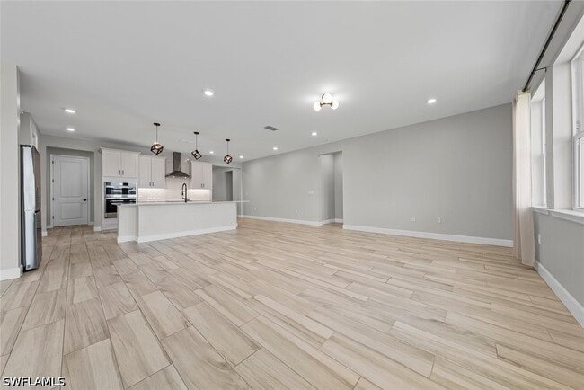 Building Photo - 2038 Grove Dr
