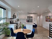 Building Photo - 837 N Harvard