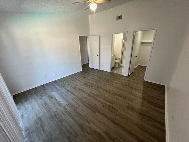 Building Photo - 1251 S Meadow Ln