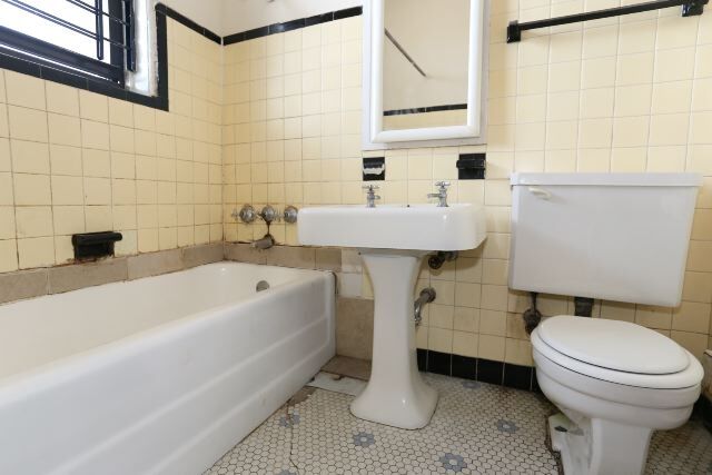 Building Photo - 4337 N Wolcott Ave