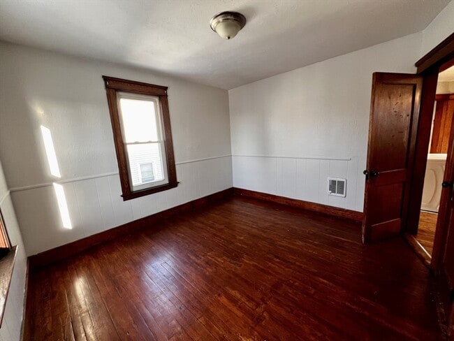 Building Photo - 13 Louise St