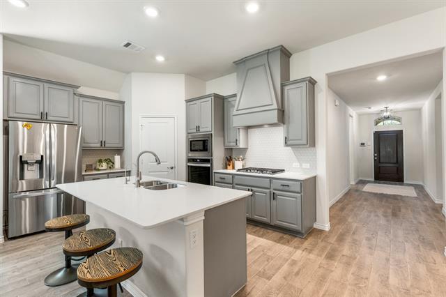 Building Photo - 4122 Ellinger Dr