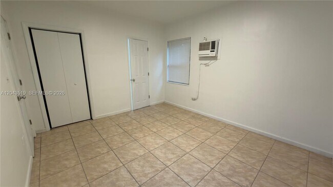 Building Photo - 808 84th St