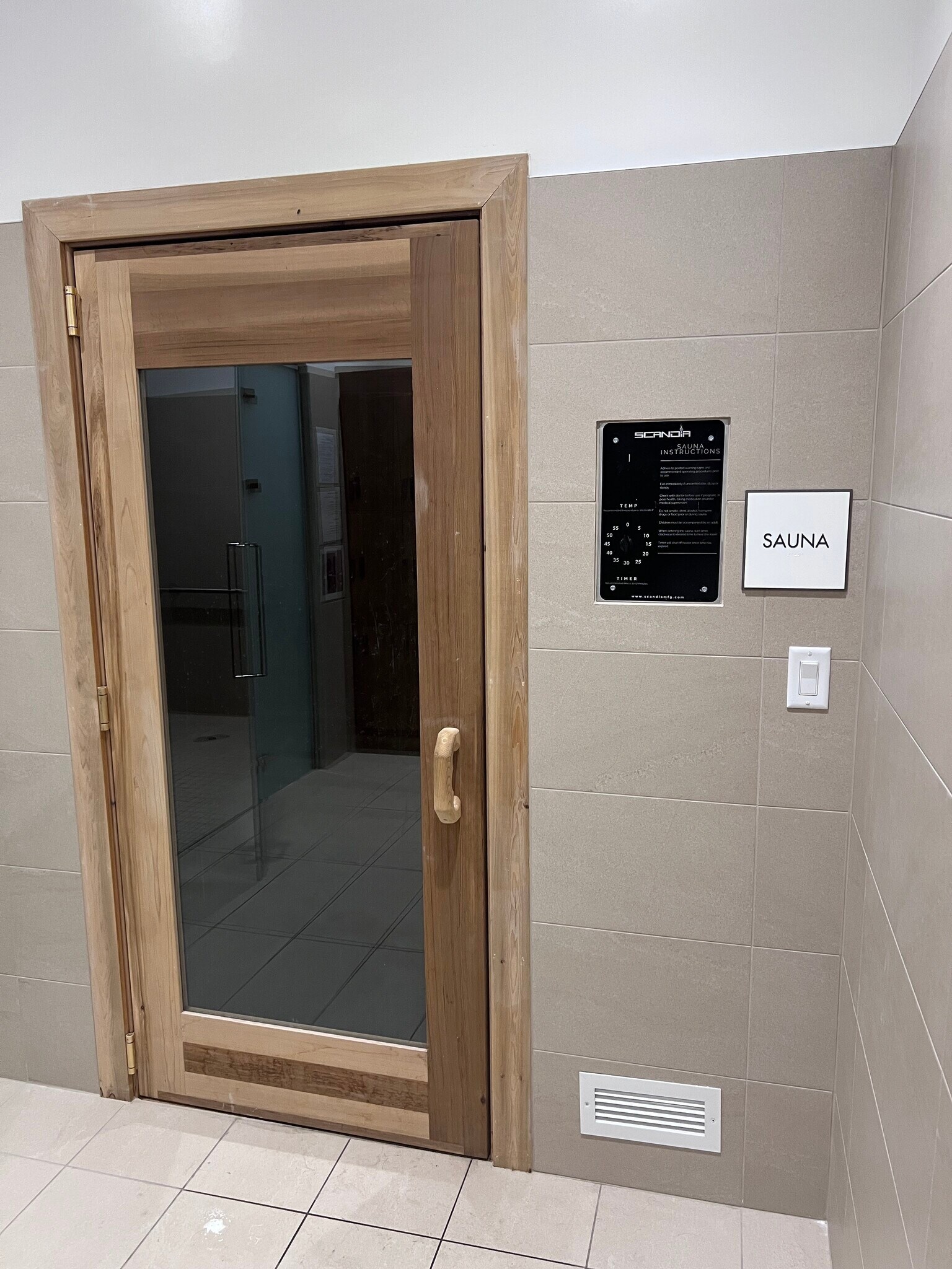 Men's Sauna - 1515 Liona St