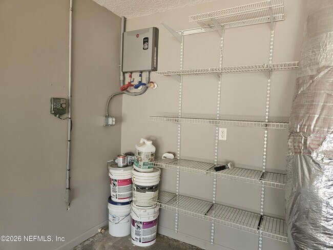 Building Photo - 2338 Cool Springs Dr N