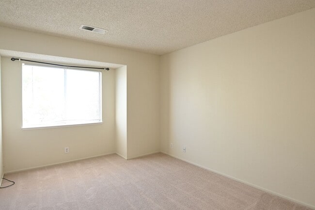 Building Photo - 3850 Meeks Terrace