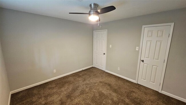 Building Photo - 5502 Chantilly Ln