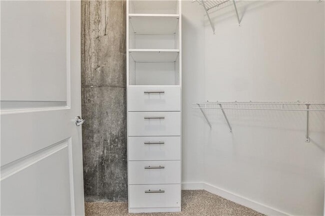 Building Photo - 3324 Peachtree Rd NE