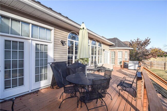 Building Photo - 2716 W Centennial Dr