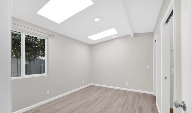 Building Photo - 3271 Alma St