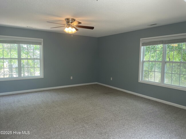 Building Photo - 151 Bayshore Dr