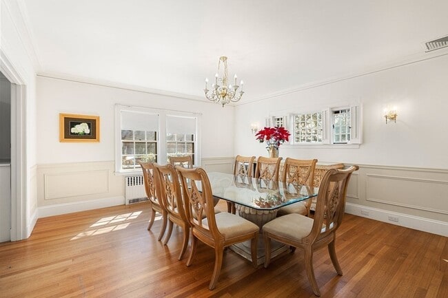 Building Photo - 487 Ward St