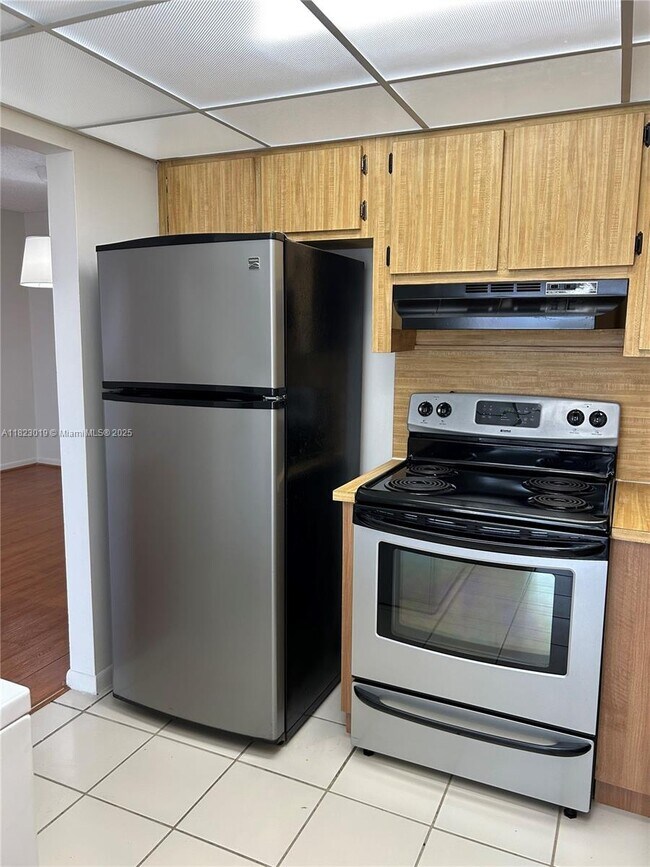 Building Photo - 5900 SW 127th Ave