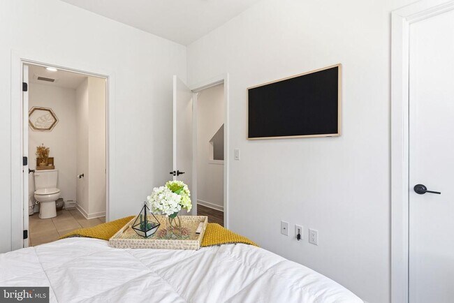 Building Photo - 2006 Northbank Pl