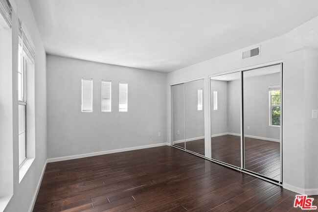 Building Photo - 14061 Milbank St