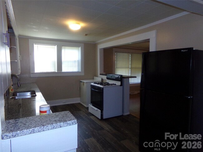 Building Photo - 729 Spruce St