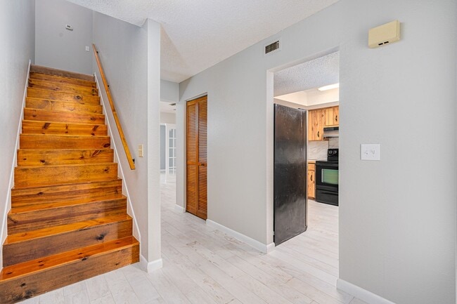Building Photo - Townhome in the heart of Ormond Beach