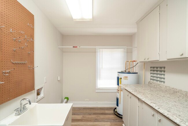 Building Photo - 32 Grant St