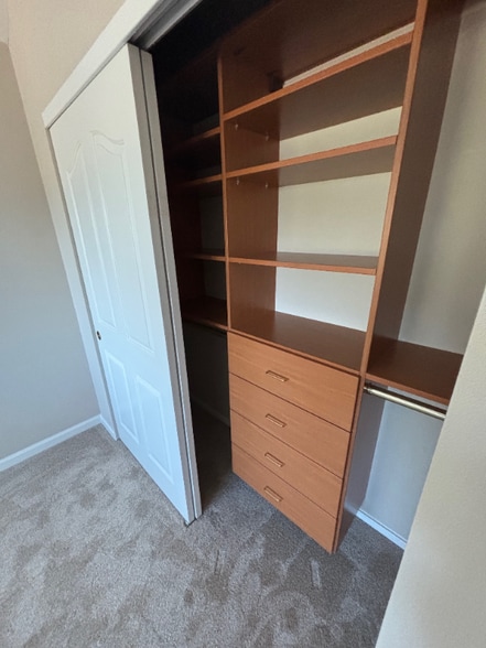 Building Photo - 242 N San Pedro Rd