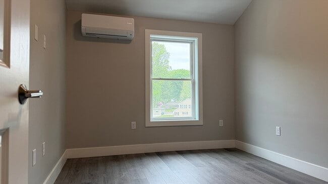 Building Photo - 251 Sladen St