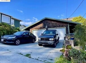 Building Photo - Gorgeous 2 bedroom in Point Richmond! Available now!