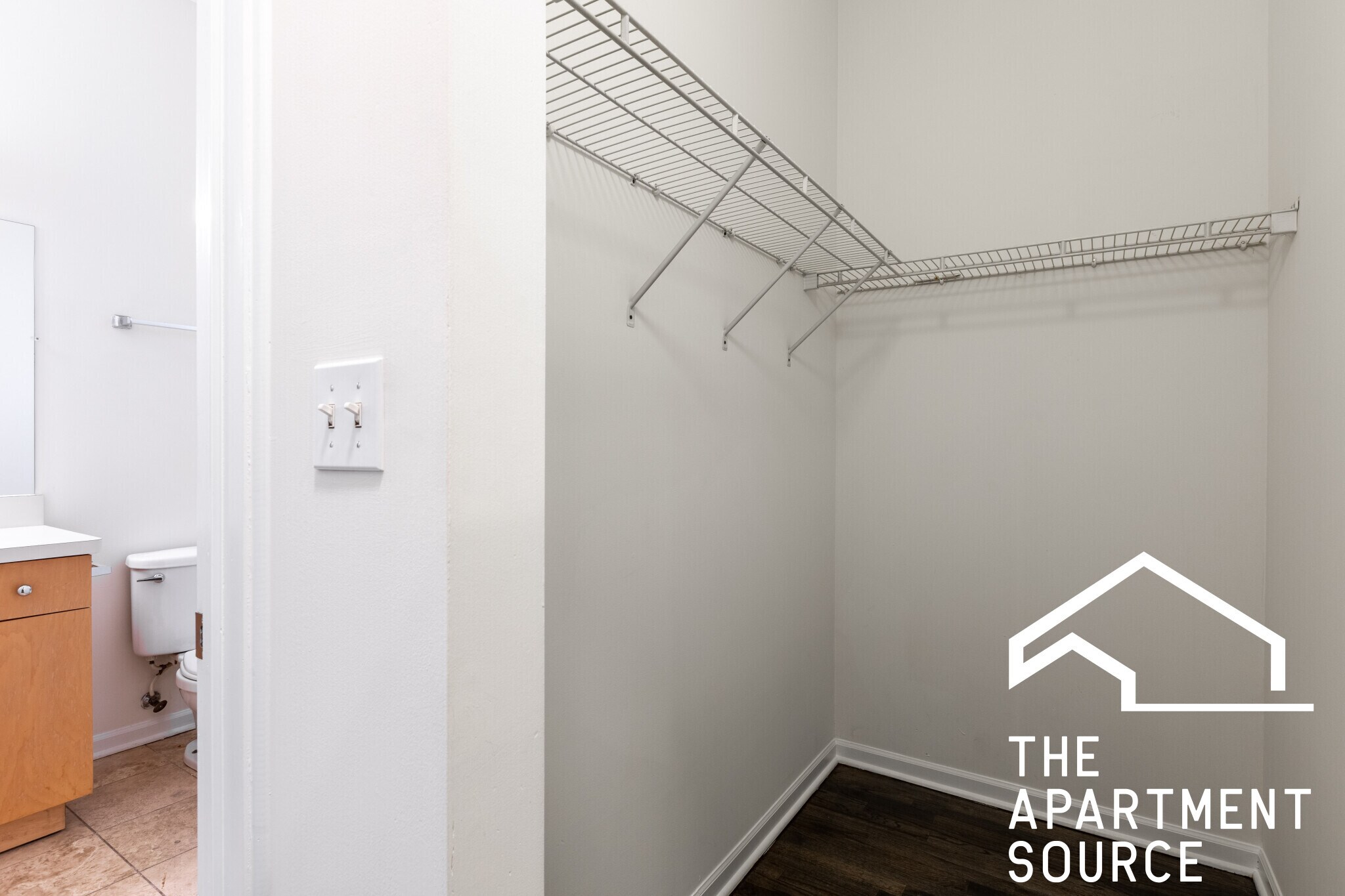 Building Photo - 1260 N Greenview Ave