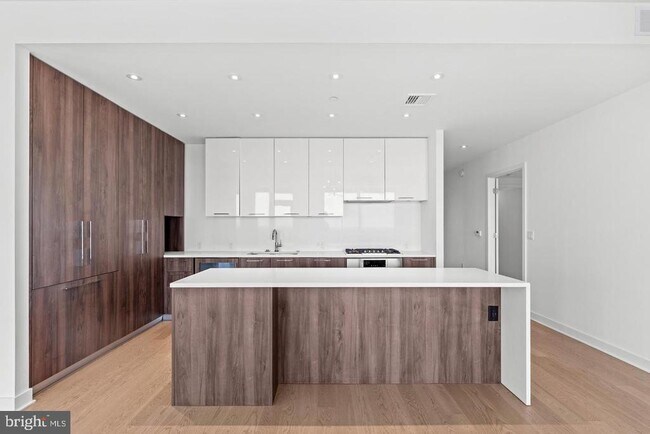 Building Photo - 1650 Silver Hill Dr