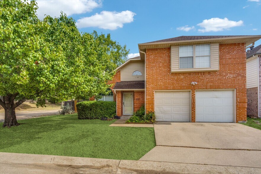 Primary Photo - 1533 Collin Dr