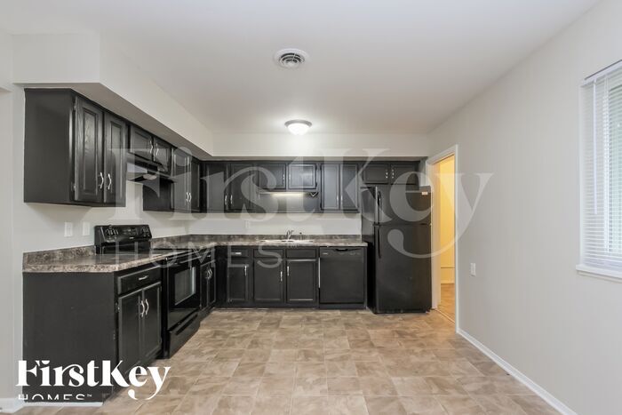 Building Photo - 221 Grovewood Dr