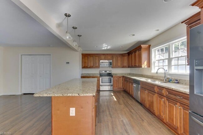 Building Photo - 2 Alden Ave