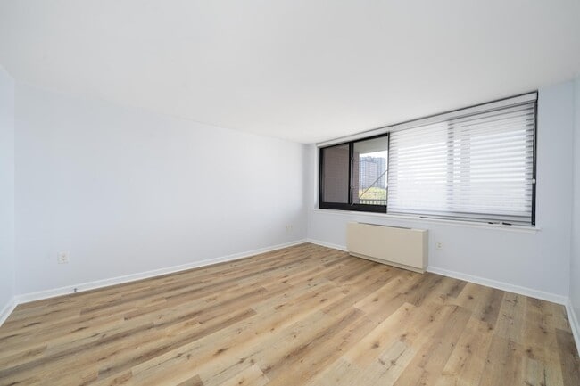 Building Photo - 700 Grove St