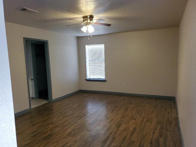 Building Photo - 6831 Stoney River Dr