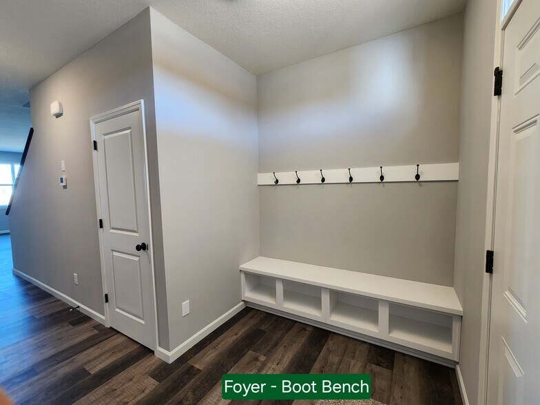 Building Photo - 10229 Goodview Cir S