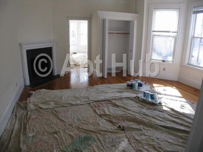 Building Photo - 1.0 bedroom in Somerville Massachusetts 02143