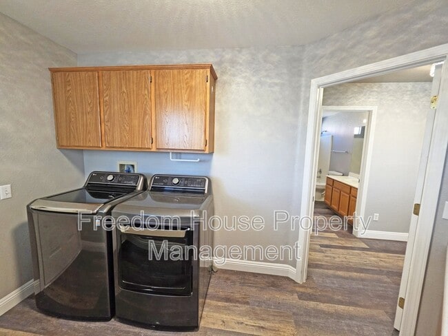 Building Photo - 3630 E Vineyard Dr N