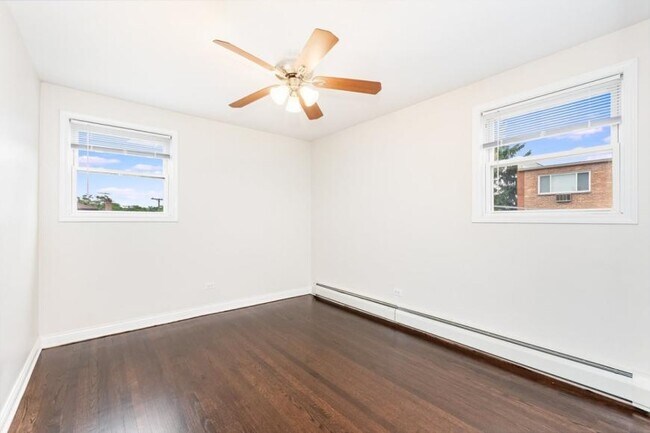 Building Photo - 2 bedroom in Skokie IL 60076