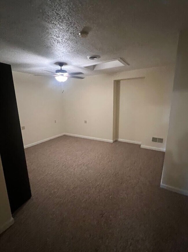 Building Photo - Wernersville 2 bedroom condo