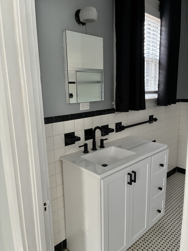 Building Photo - 3348 N Pitt St