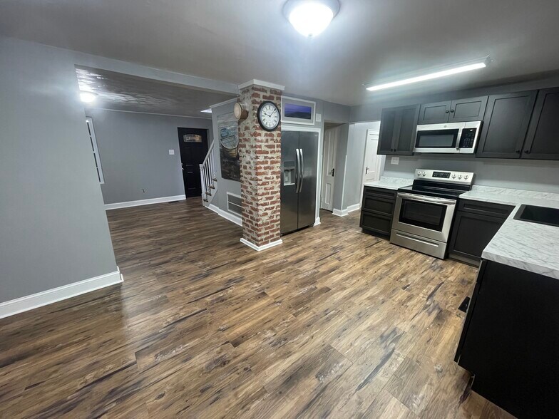 Kitchen/Dining Room - Pic #9 - 3801 Seaford Rd