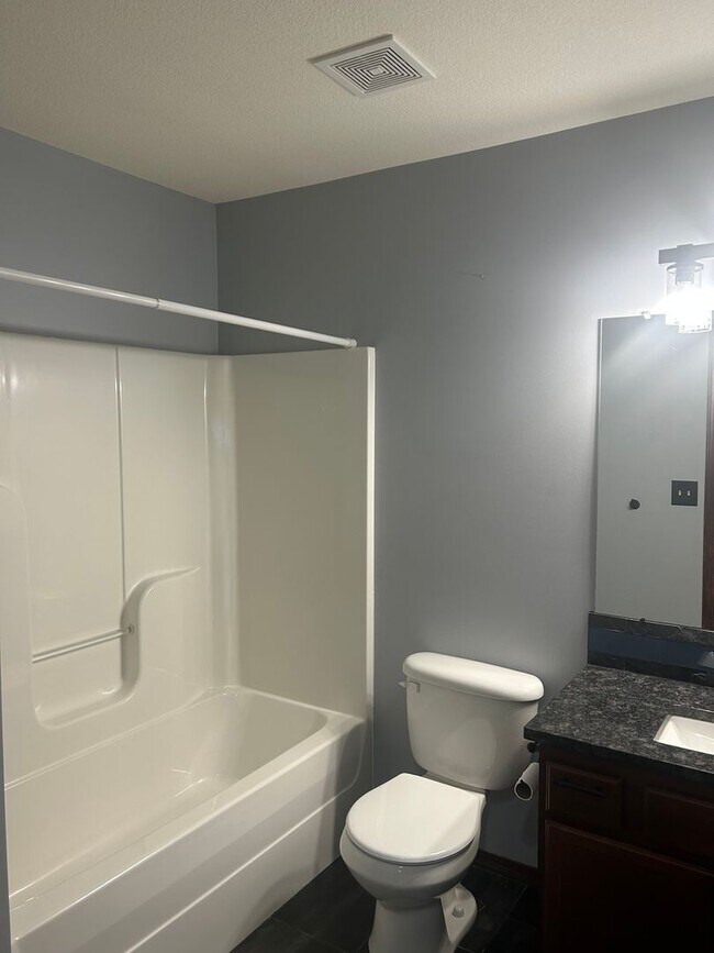 Building Photo - Updated 5 Bedroom , 3 Bath House in Derby Large back Yard