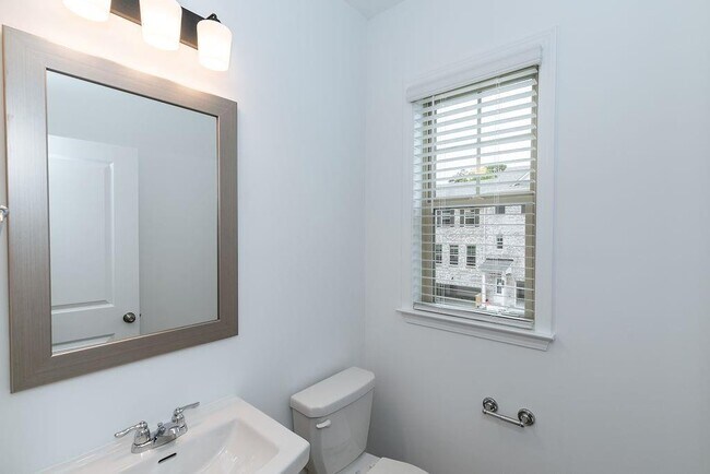 Building Photo - 1530 Brantin Dr