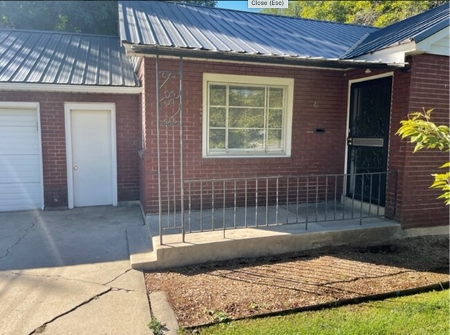 Building Photo - 40 E 300 N