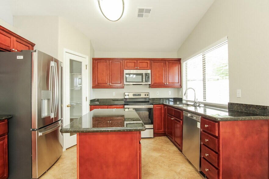 Building Photo - 305 N Abalone Dr