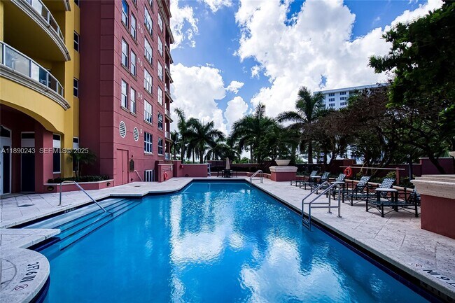 Building Photo - 2110 N Ocean Blvd