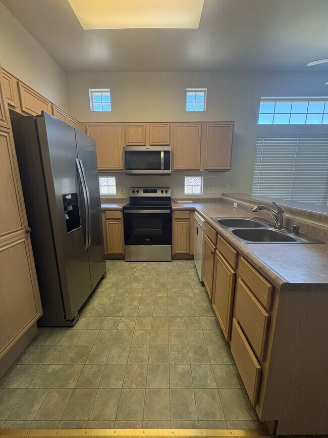 Building Photo - Move in ready North Carson