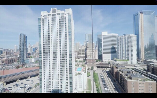 Building Photo - 350 N Desplaines St